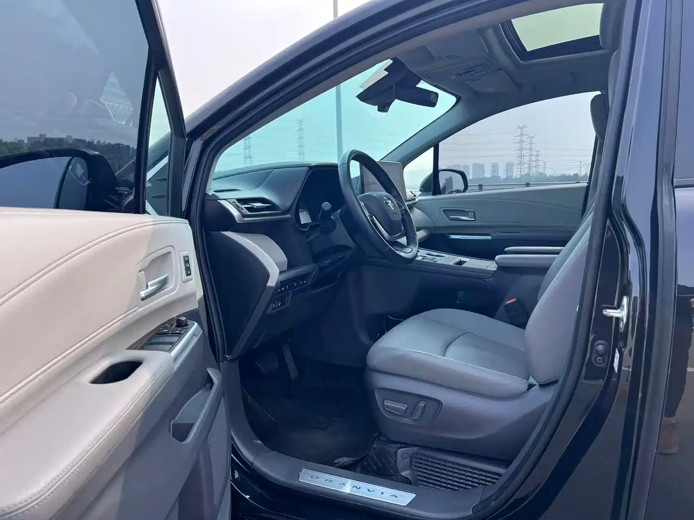 Toyota Granvia 2024 2.5L Hybrid Premium PLUS фото 4
