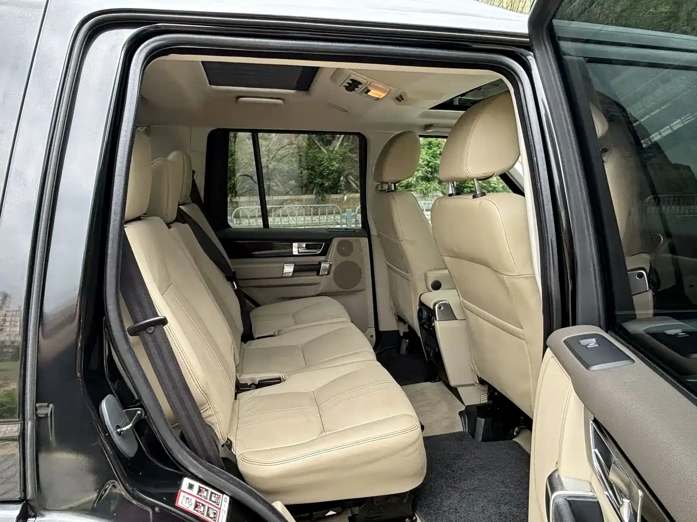 Land Rover Discovery 2013 3.0 SDV6 Black Premium Limited Edition фото 12