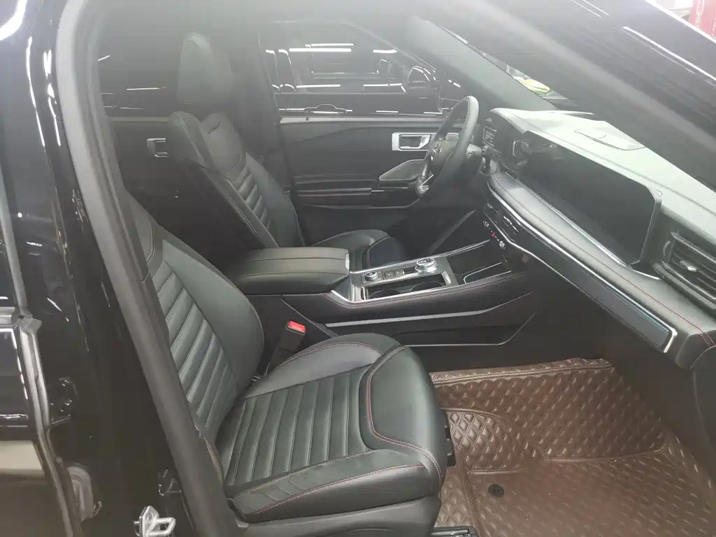 Photo 5 - Ford Explorer