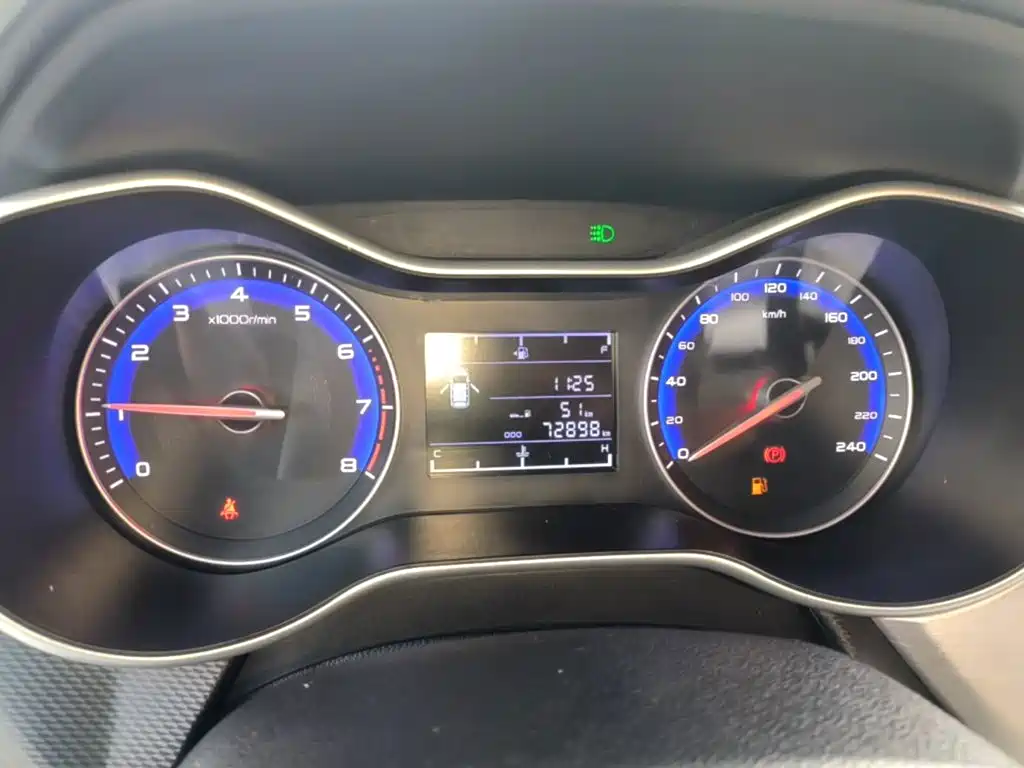 Фото 12 - Geely Vision