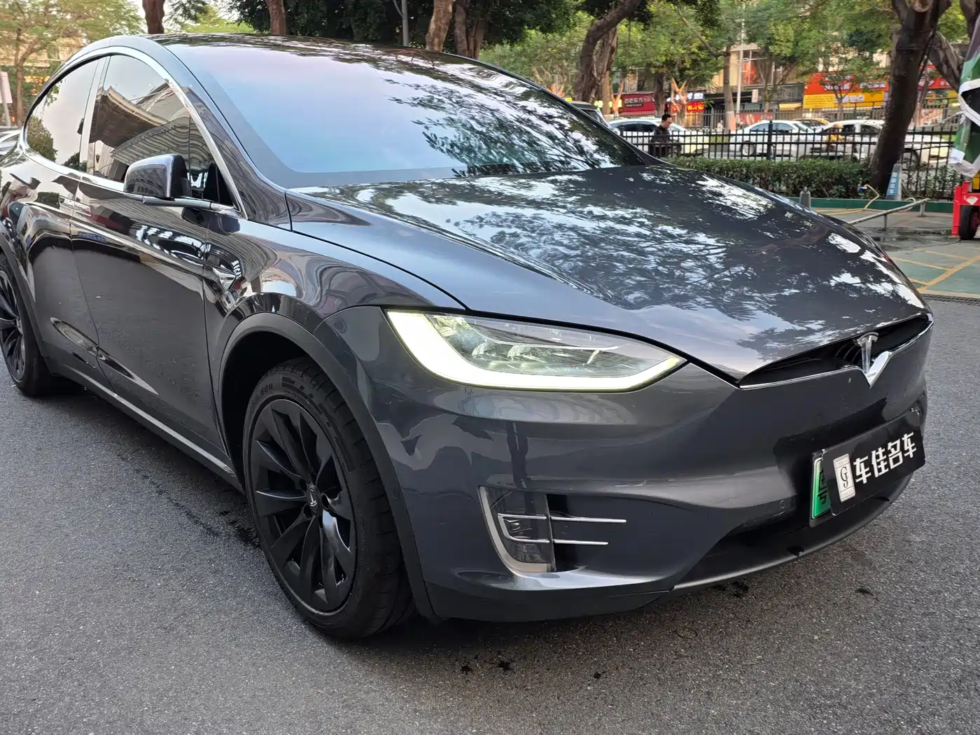 TESLA MODEL X