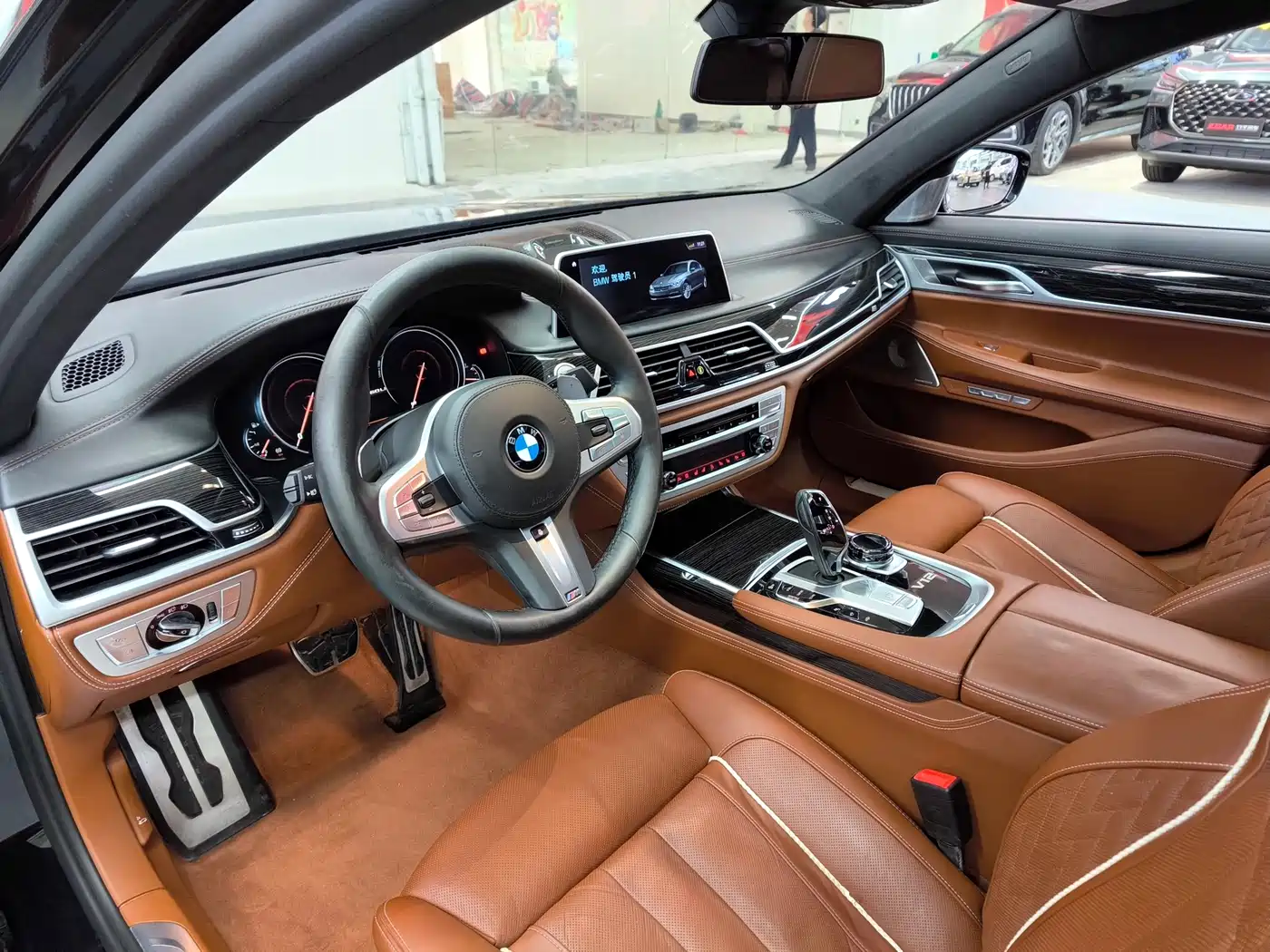 BMW 7 Series 2018 M760Li xDrive фото 14