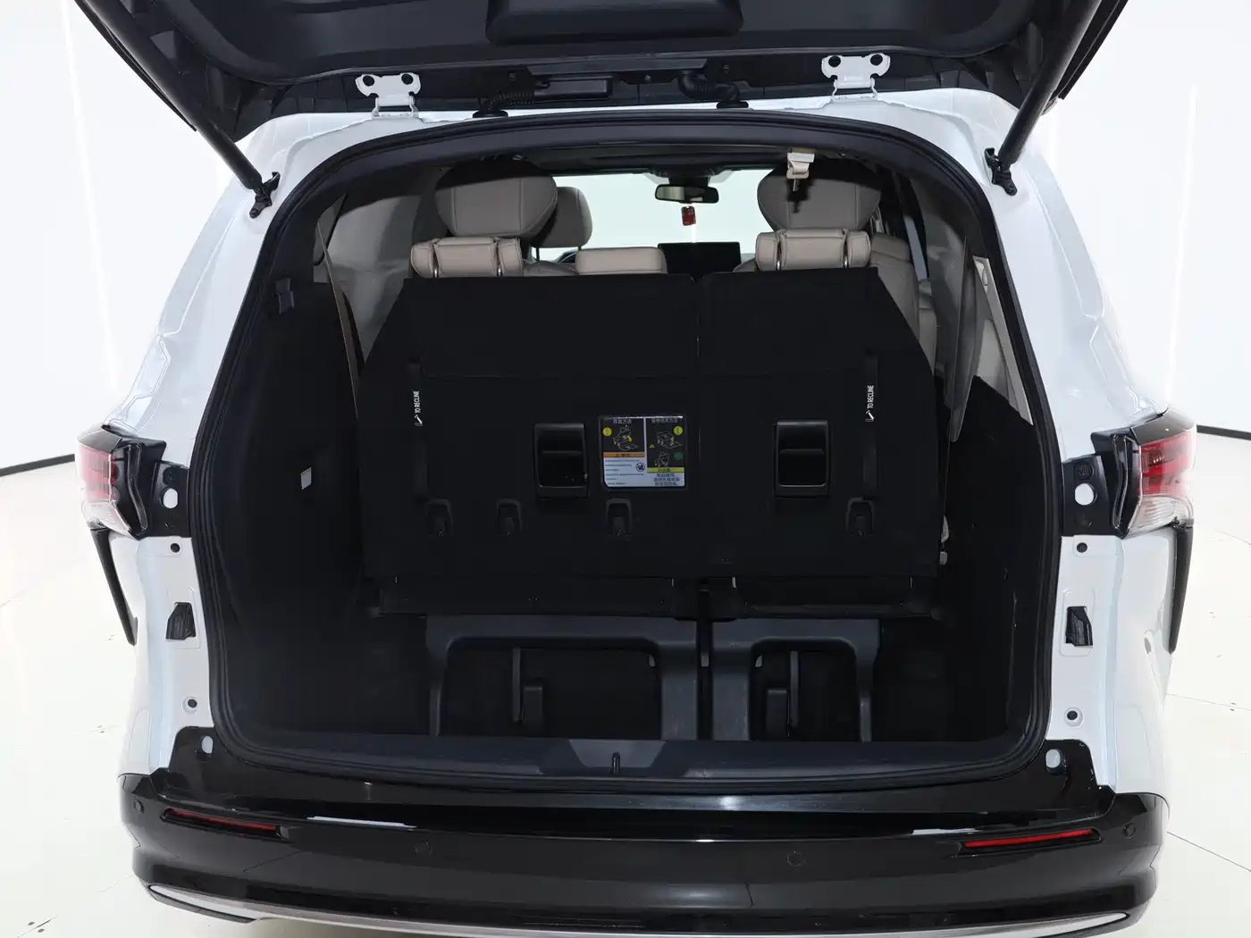 Toyota Sienna 2023 2.5L Hybrid Premium Edition фото 14