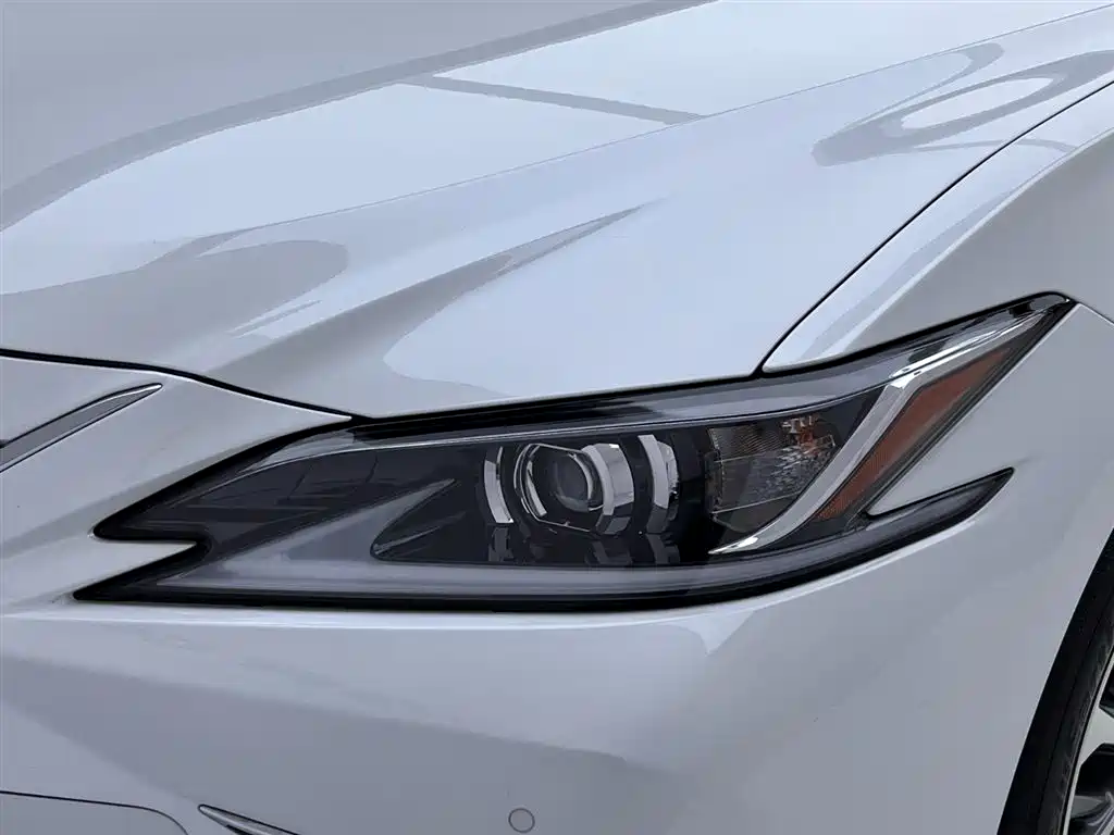Lexus ES 2022 200 Excellence Edition фото 12