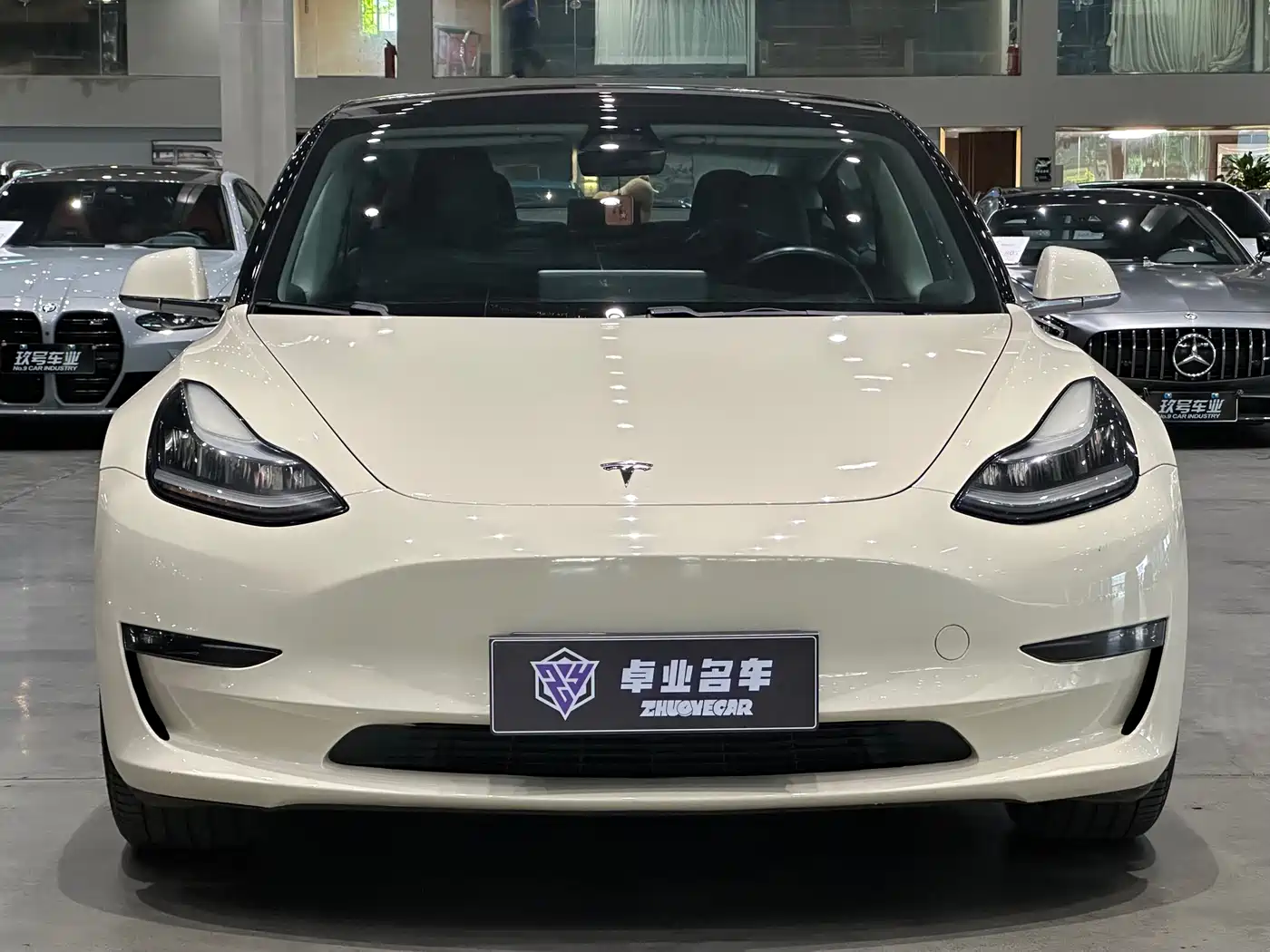 TESLA MODEL 3