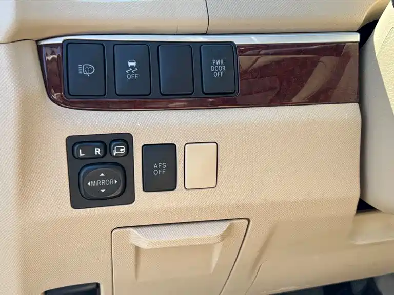 Toyota Previa 2016 2012 2.4L 7-Seater Luxury Edition