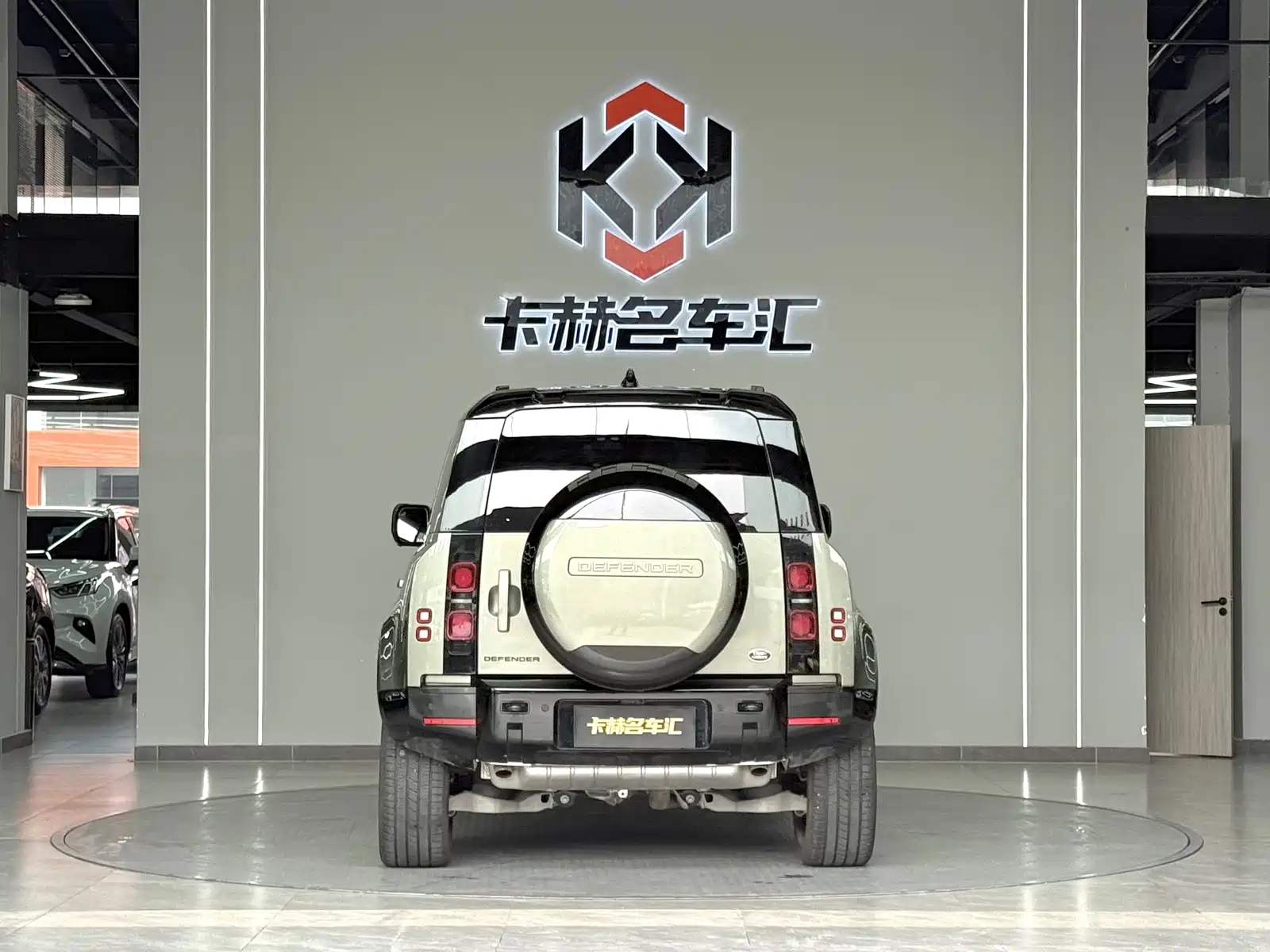 Фото 7 - Land Rover Defender