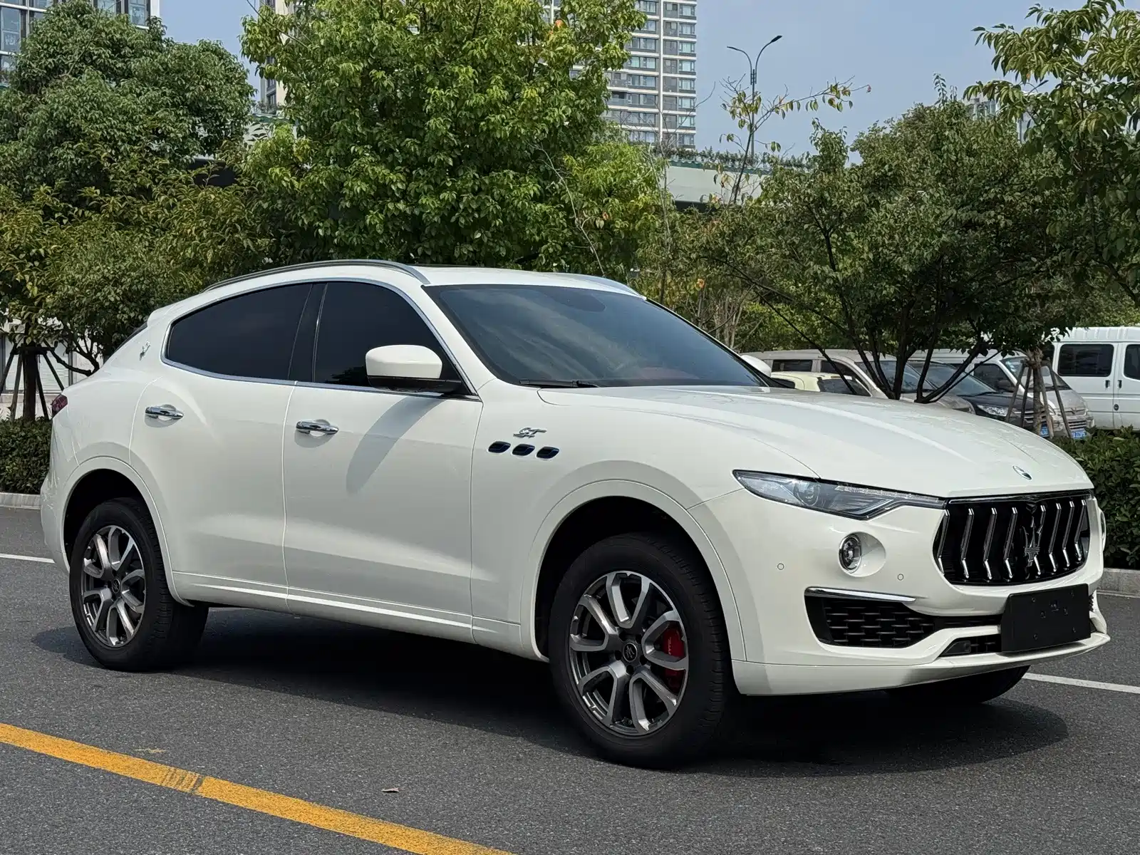 Фото 3 - Maserati Levante