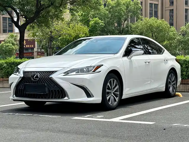 Lexus ES 2020 200 Excellence — фото 1