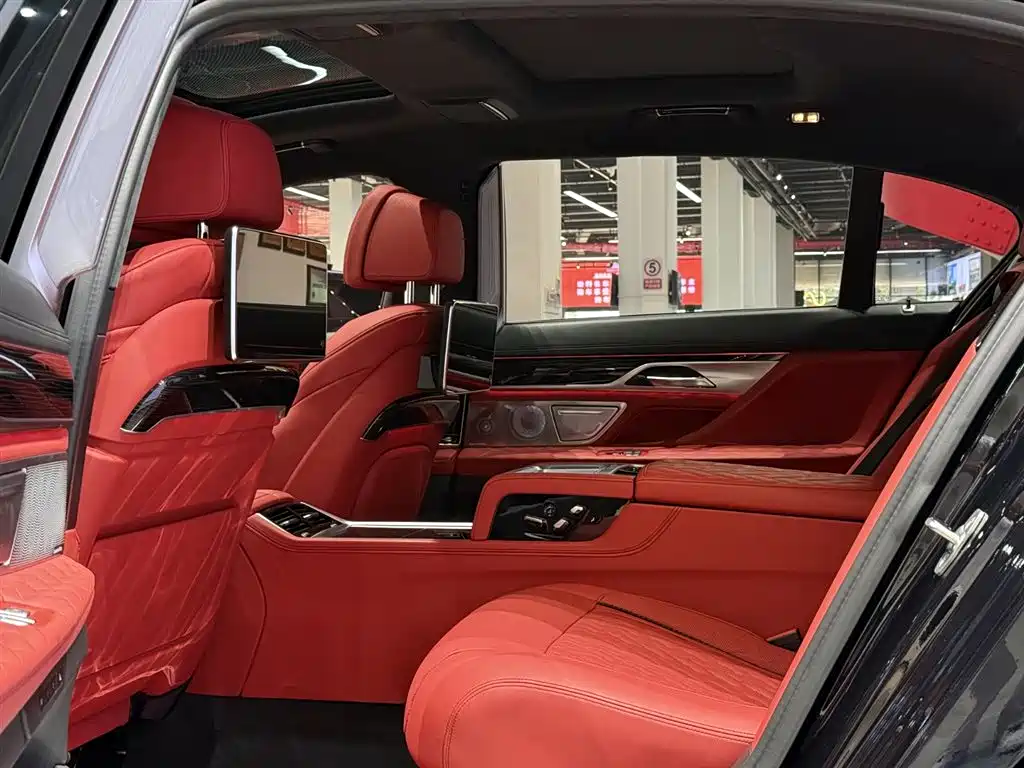 BMW 7 Series 2019 Facelift M760Li xDrive V12 Sport Package фото 16