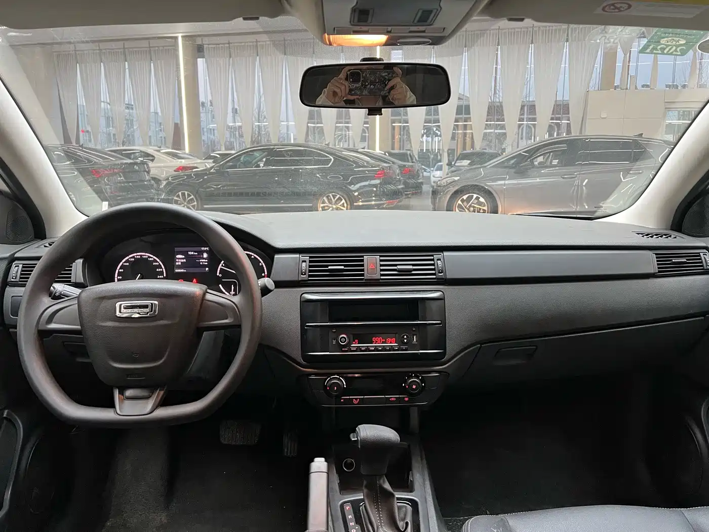 Qoros 3 2019 2018 Sedan 1.6L Auto Leading