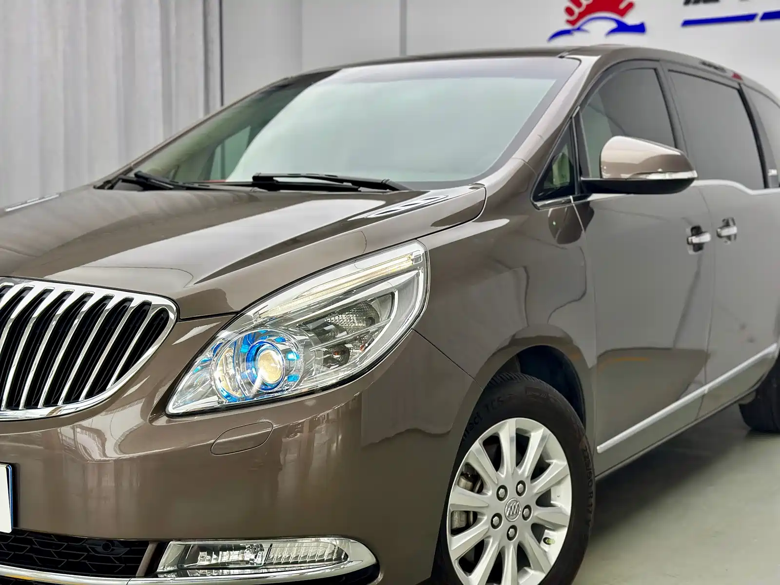 Photo 3 - Buick GL8