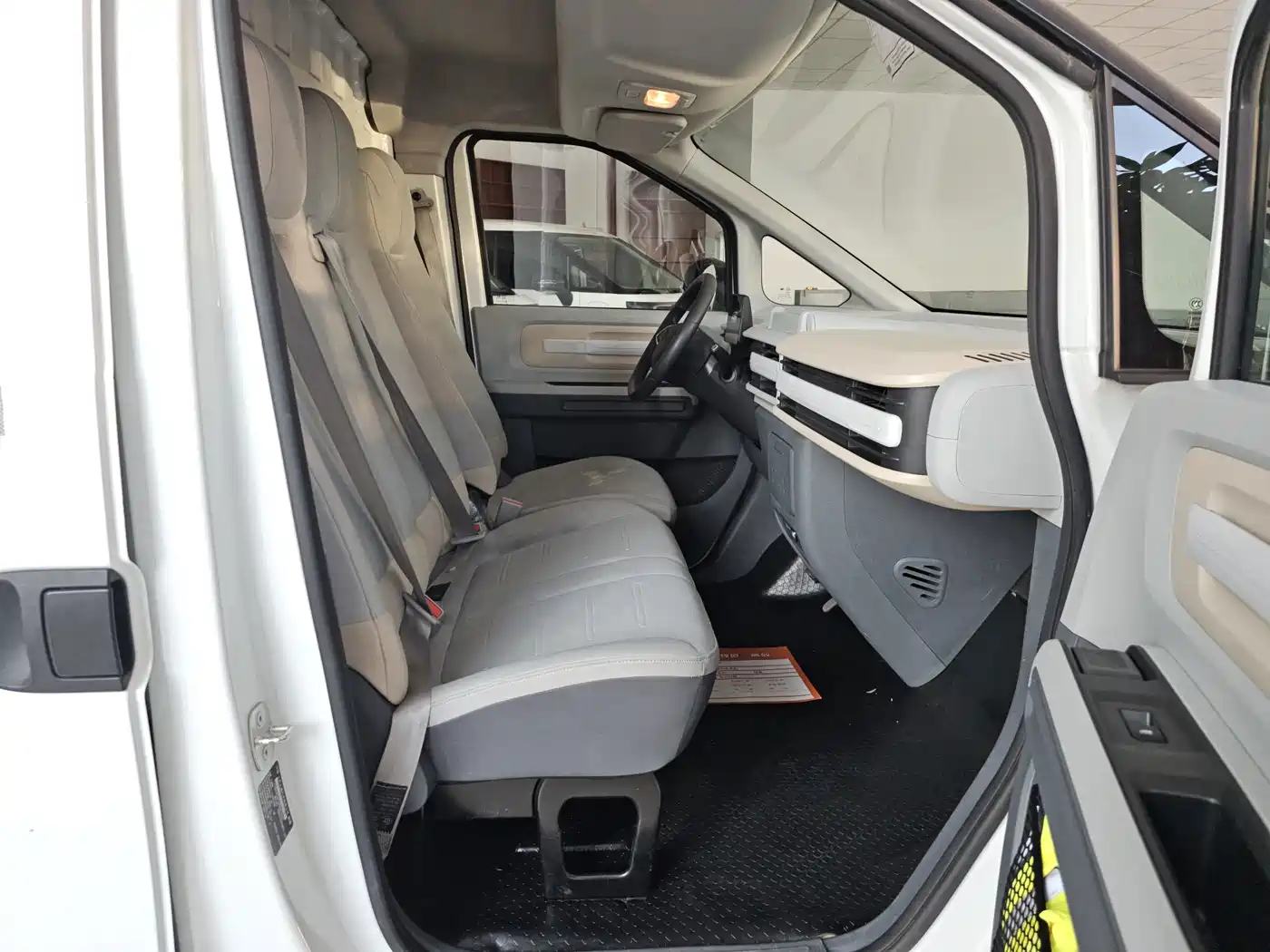 SAIC Maxus Dana V1 2023 2023 V1 Short Wheelbase Low Roof (42kWh)