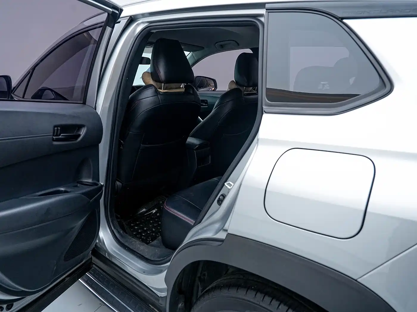 Toyota Frontlander 2023 2.0L CVT Elite Edition фото 18