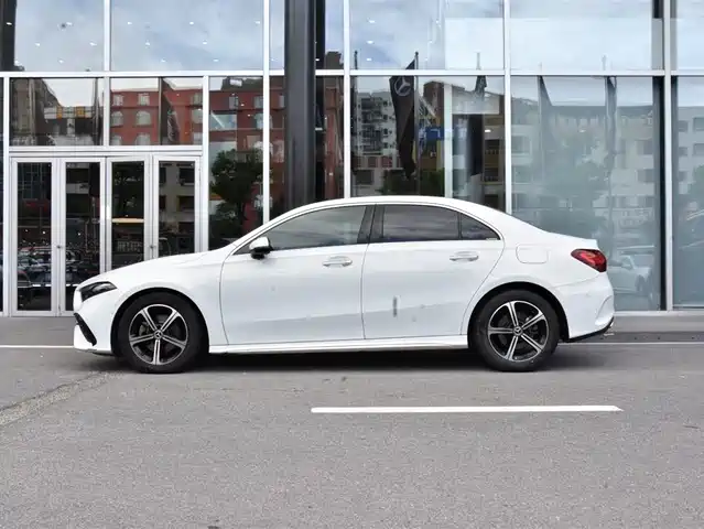 Mercedes-Benz A-Class 2023 A 200 L Fashion — фото 3