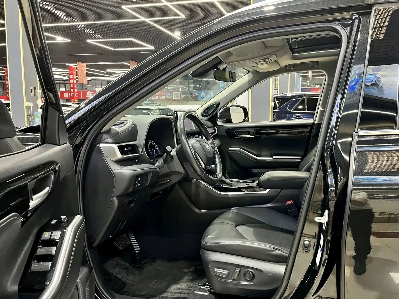 TOYOTA HIGHLANDER