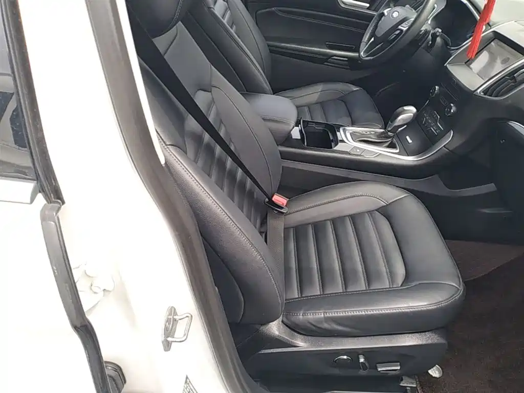 Фото 25 - Ford Edge