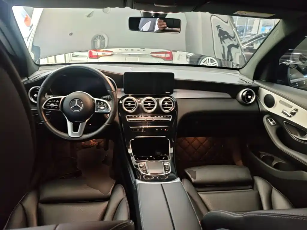 MERCEDES-BENZ GLC