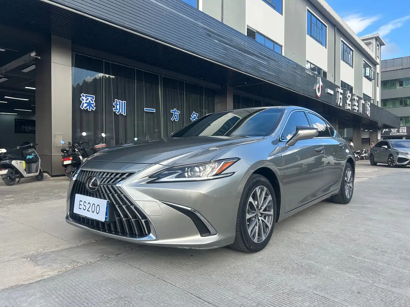 Lexus ES 2023 — пригон из Китая