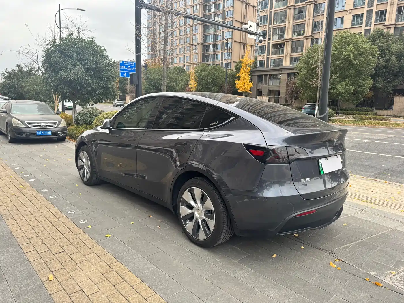 TESLA MODEL Y