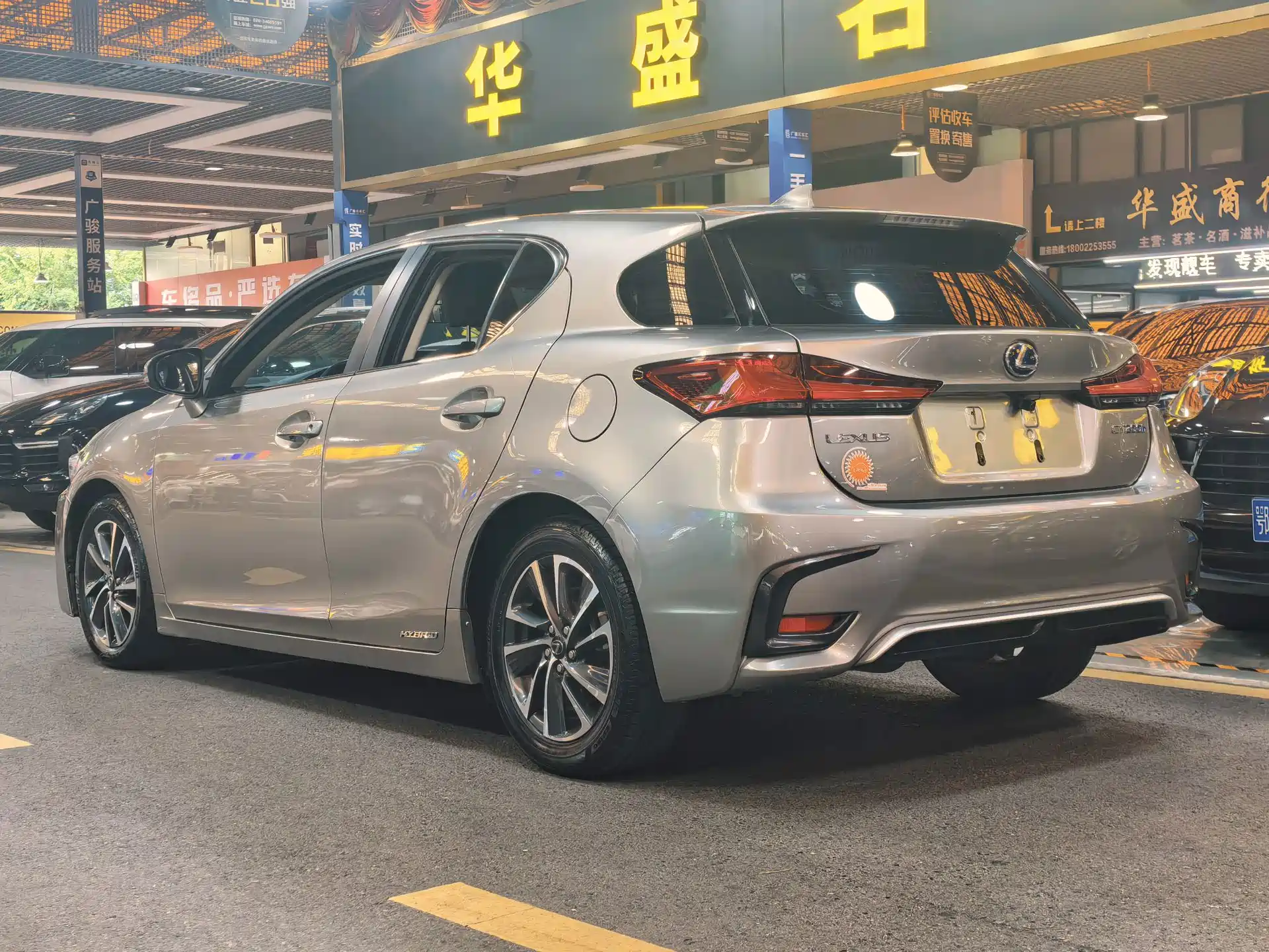 Фото 8 - Lexus CT