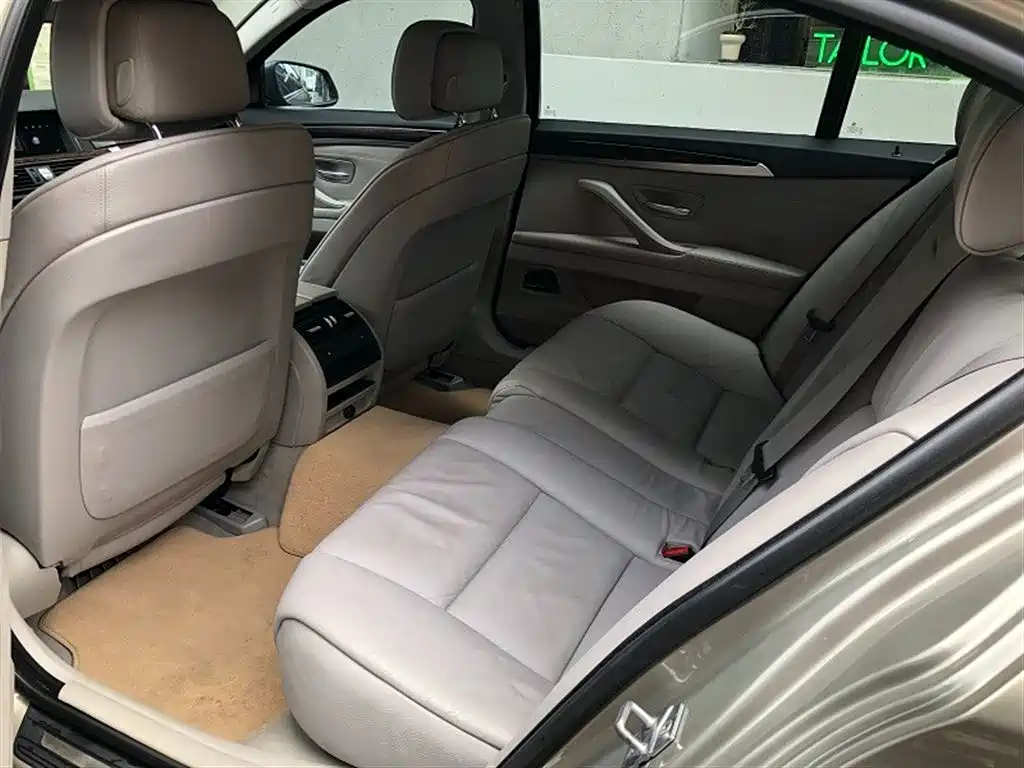 BMW 5 Series 2011 523Li Luxury фото 9