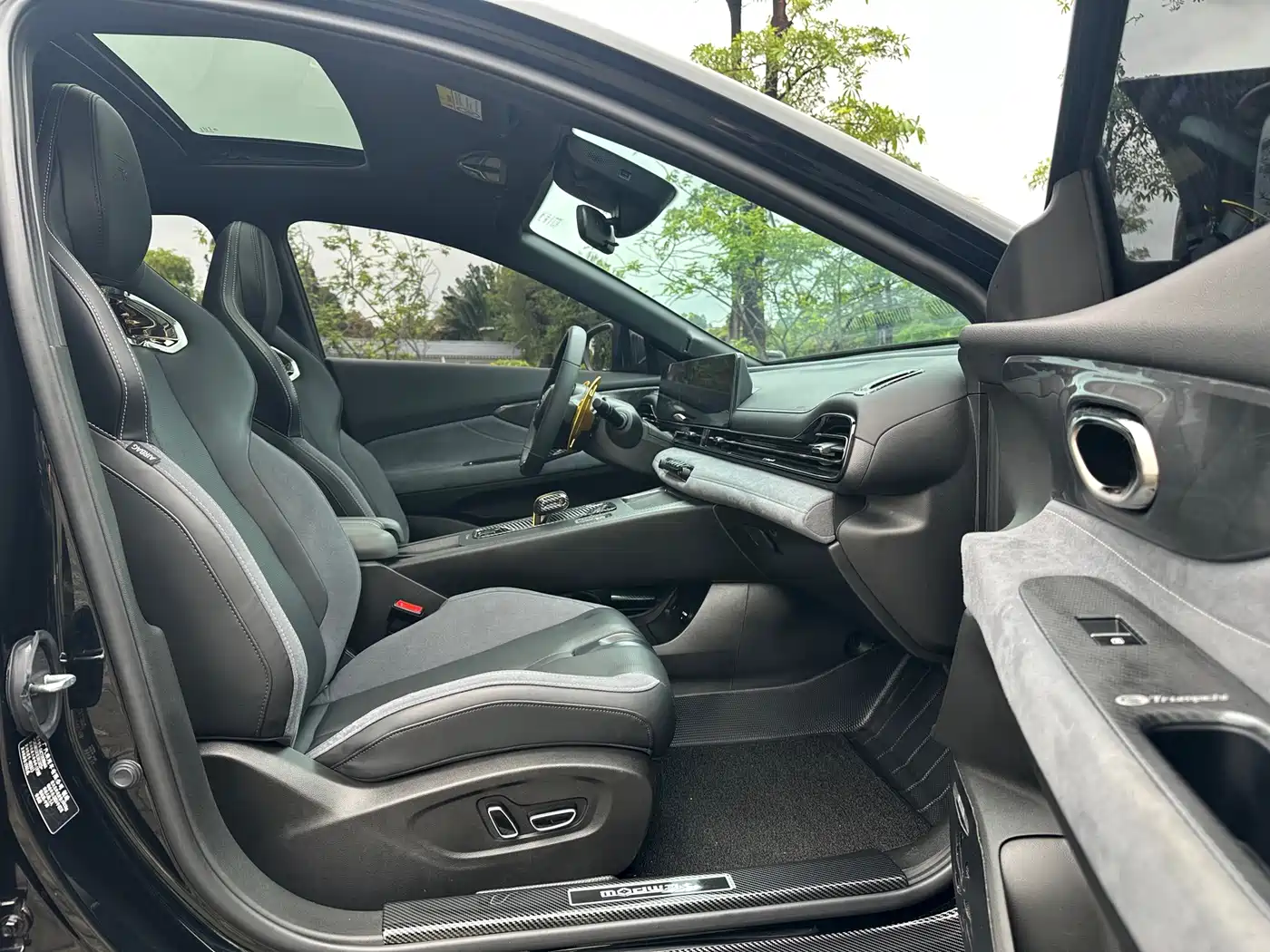 GAC Trumpchi Trumpchi Emkoo 2024 Model 400T Auto Shadow Leopard R MAX Edition фото 19