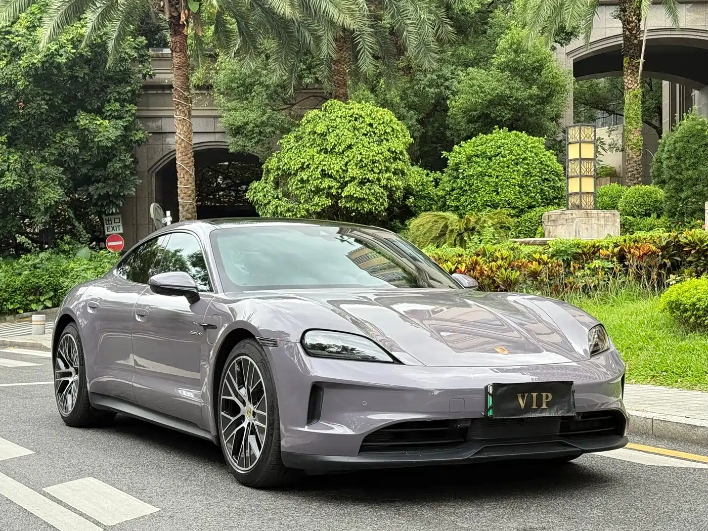 2025 Porsche Taycan