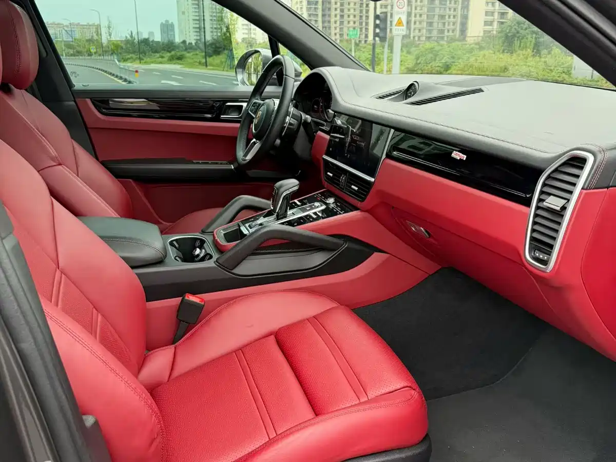 Photo 6 - Porsche Cayenne