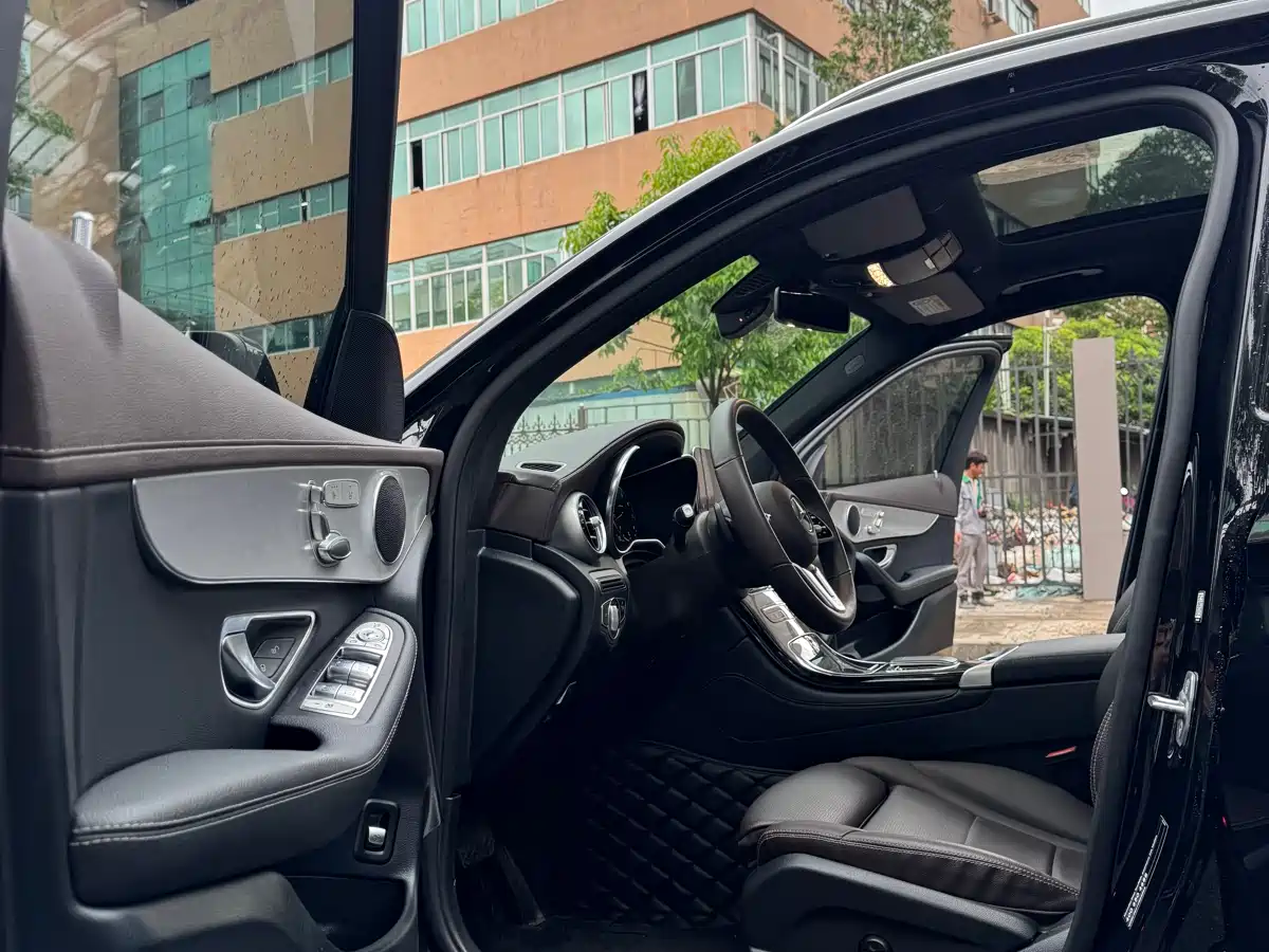 MERCEDES-BENZ GLC