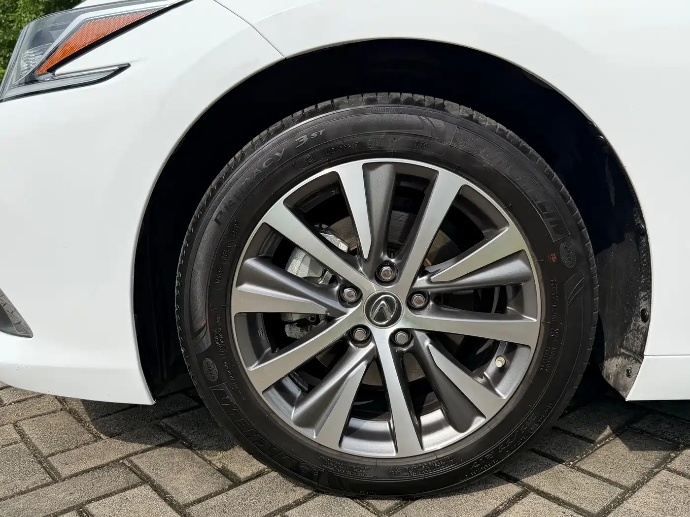Фото 21 - Lexus ES