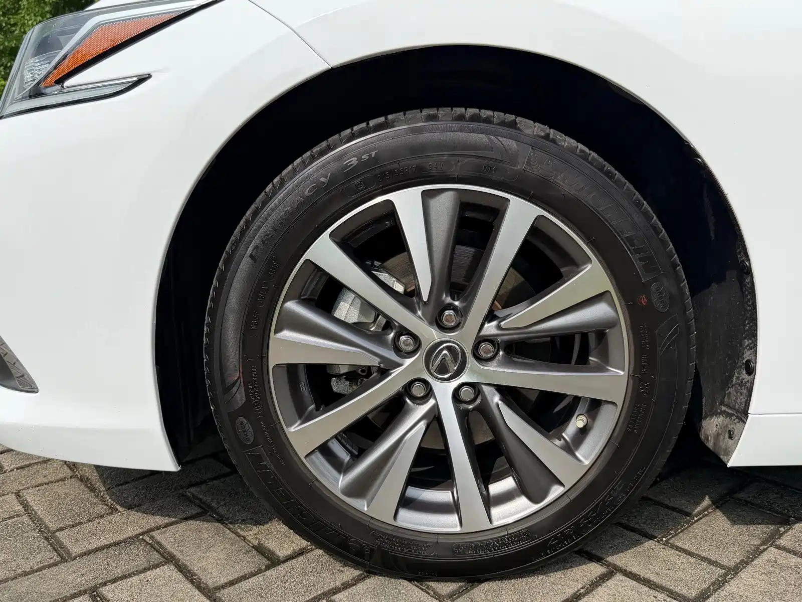 Фото 21 - Lexus ES