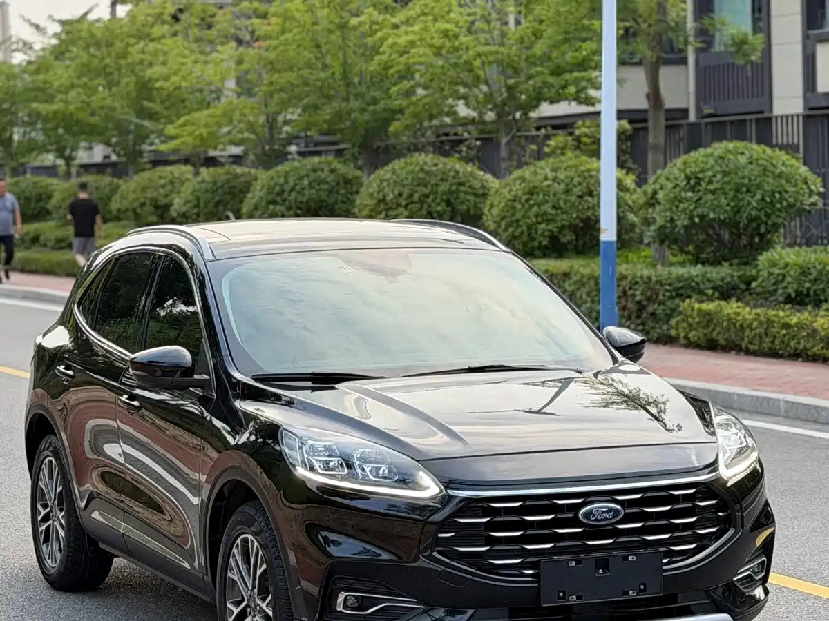 Ford Escape 2023 2020 EcoBoost 245 2WD Premium Edition