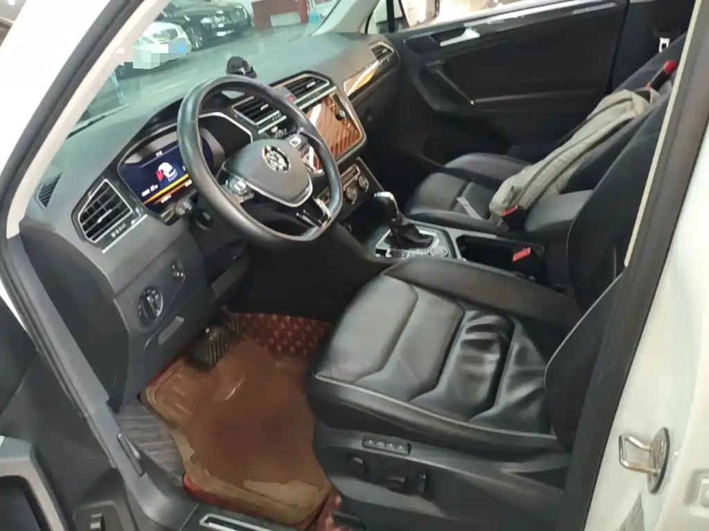 صورة 15 - Volkswagen Tiguan