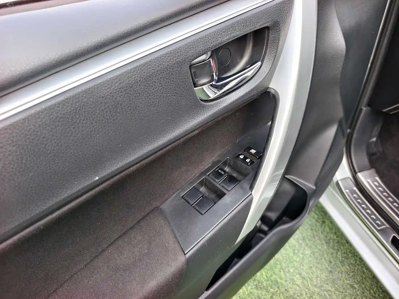 Toyota Corolla 2018 1.2T S-CVT GL-i Smart Shine Edition фото 12