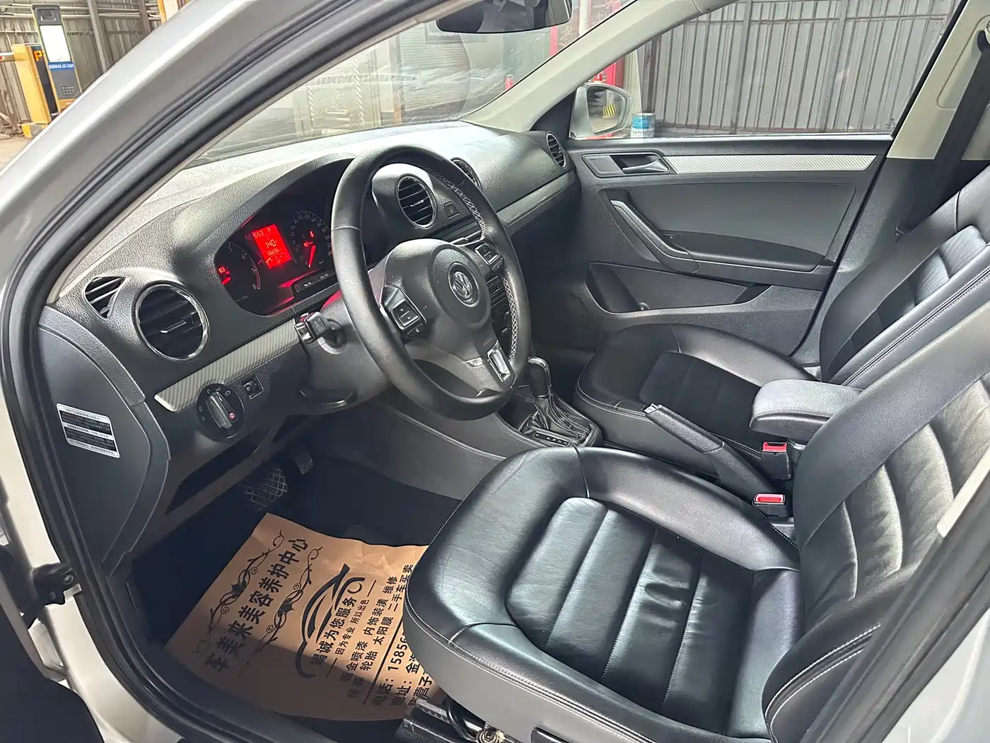 Volkswagen Jetta 2015 1.6L Automatic Luxury фото 3