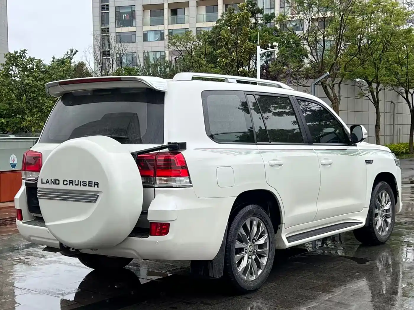 Toyota Land Cruiser (Import) 2015 4.6L V8 Middle East Limited Edition фото 6