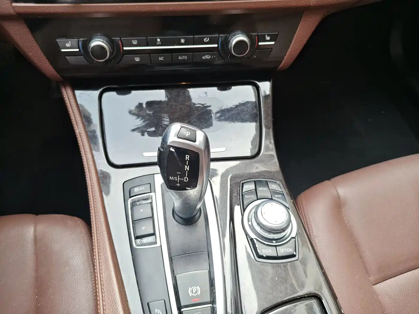 BMW 5 Series 2014 525Li Leading фото 19