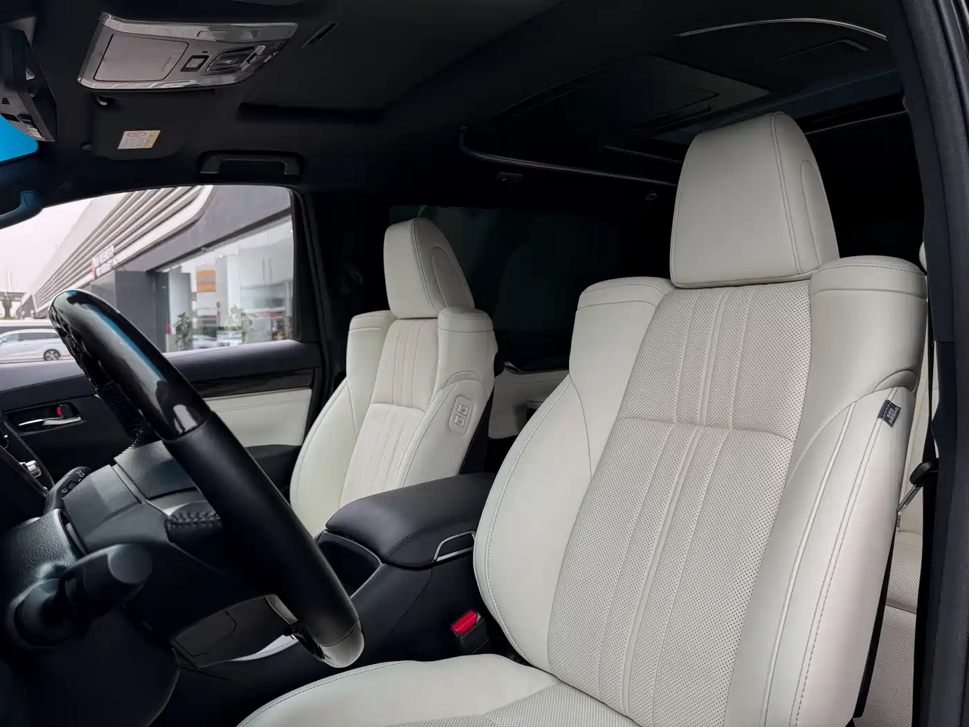 Lexus LM 2020 300h Seven-Seater Elegance Edition фото 16