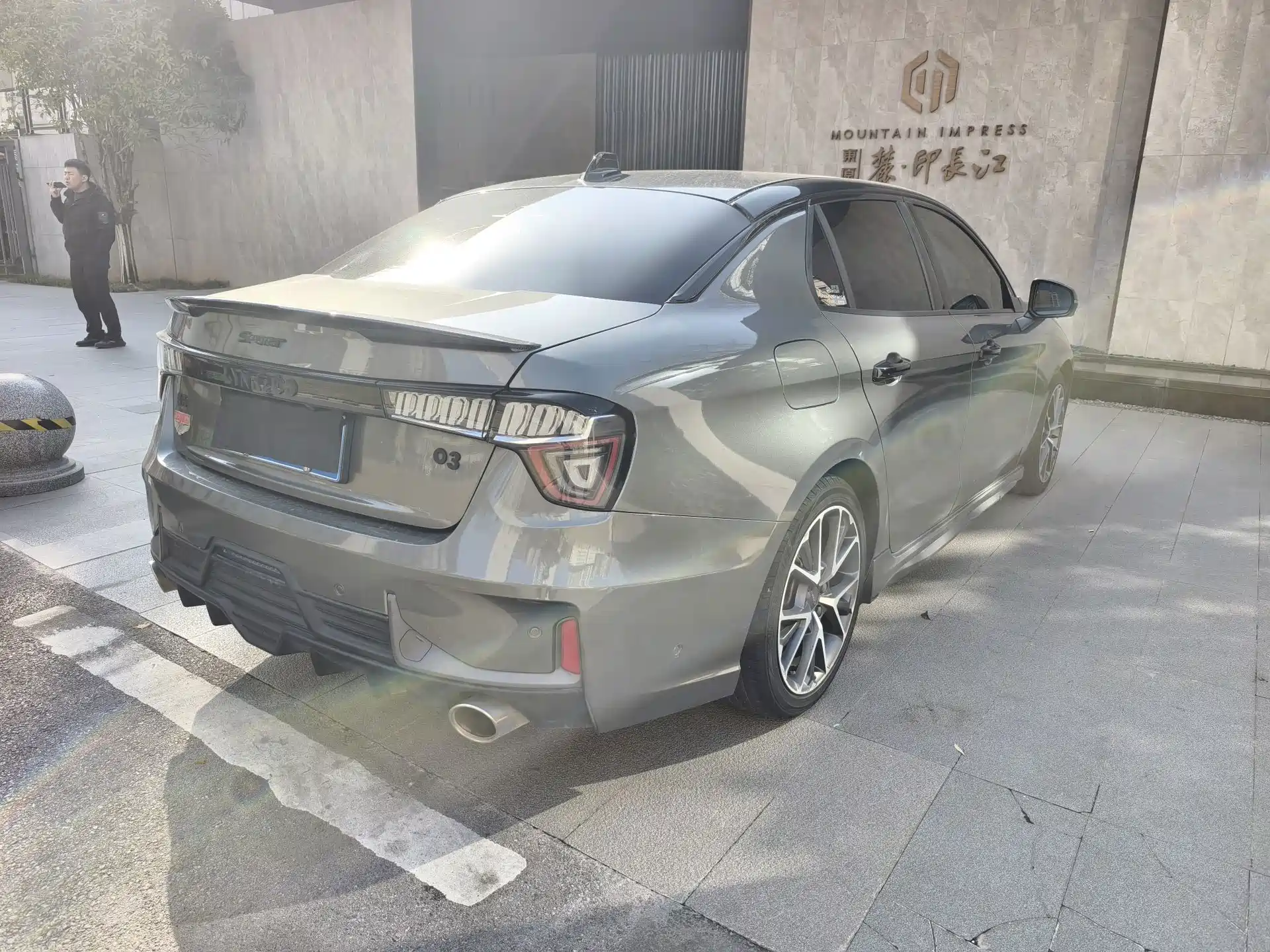 Photo 9 - Lynk & Co 03