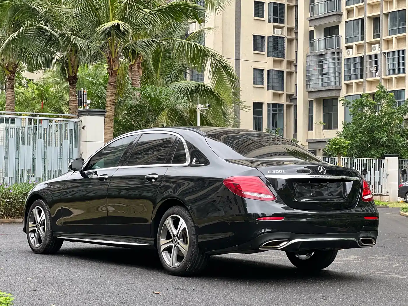 Mercedes-Benz E-Class 2016 E 200 L Sport Type фото 16