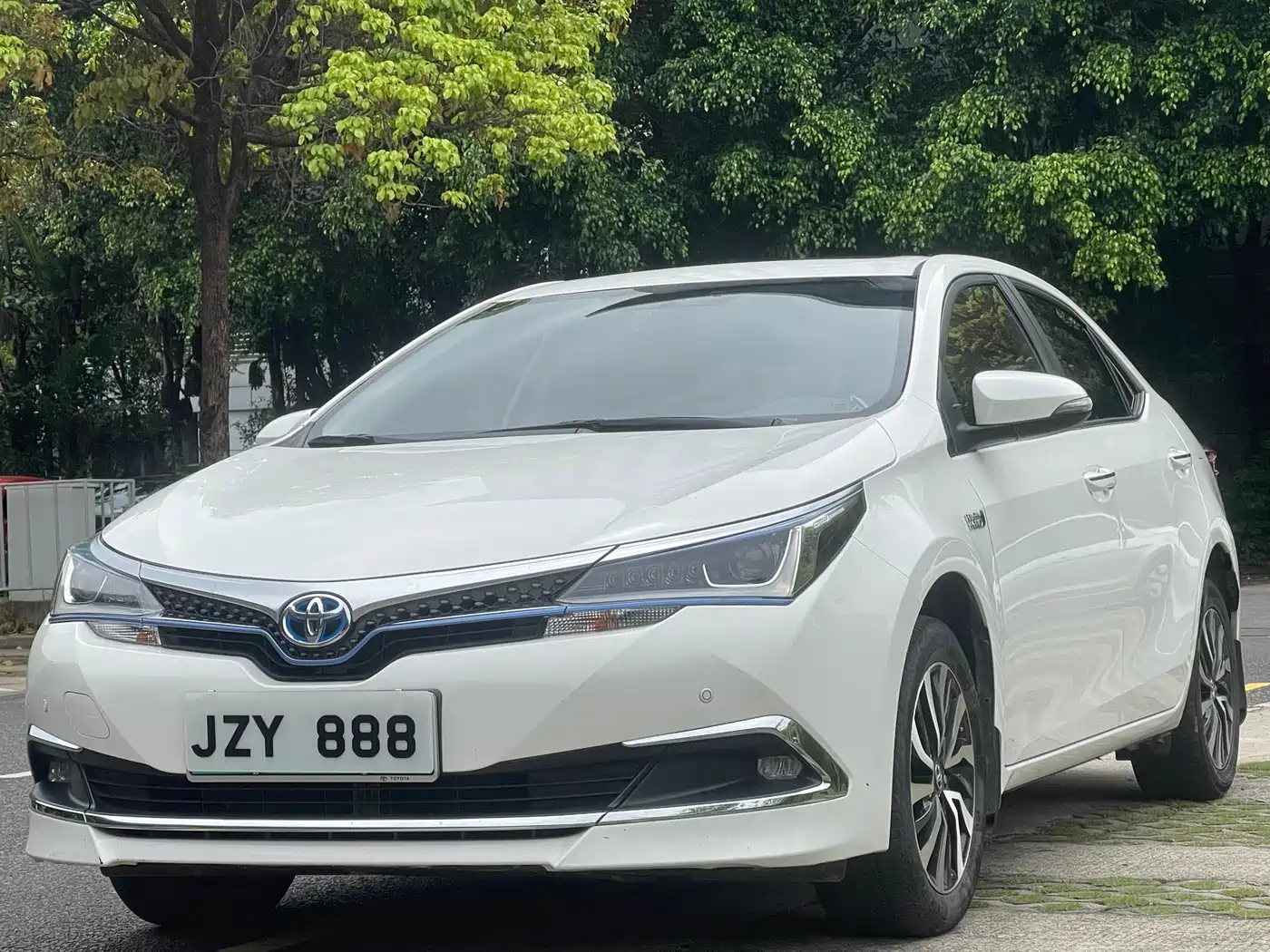 Toyota Corolla Twin Engine E+ 2019 1.8L E-CVT Leading Edition