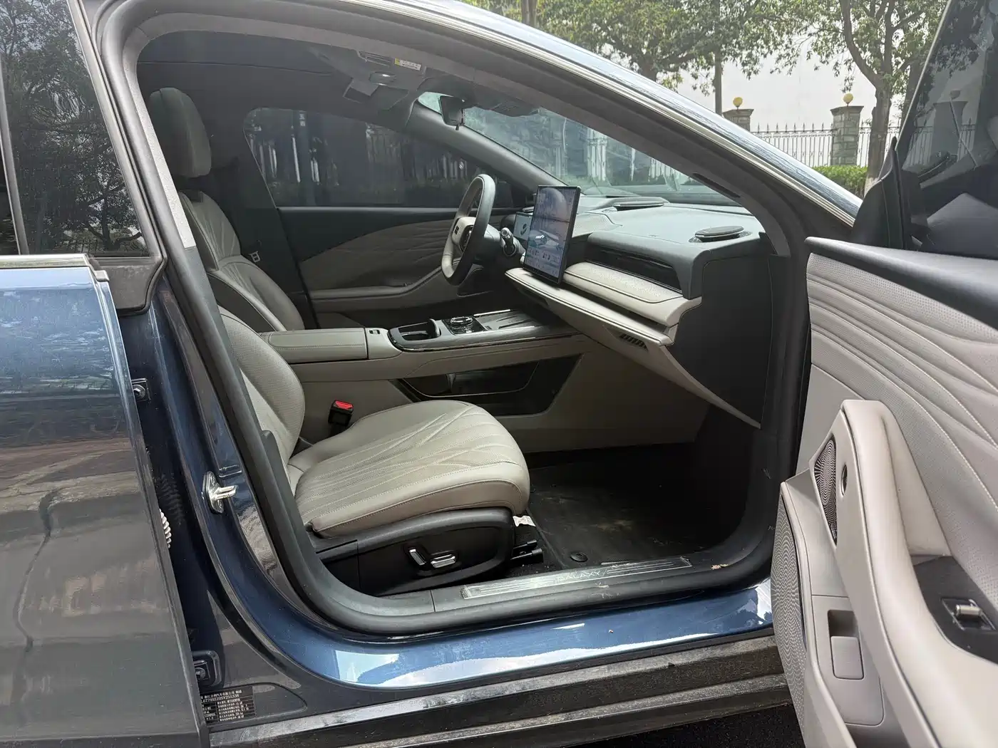 Geely Galaxy Galaxy Xingyao 8 2025 Model 60km EM-i Luxury Edition фото 11