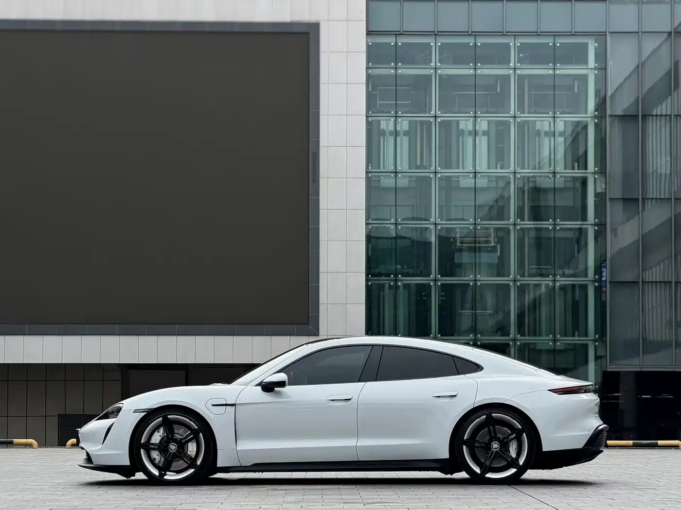 Porsche Taycan 2022 Facelift Taycan фото 3