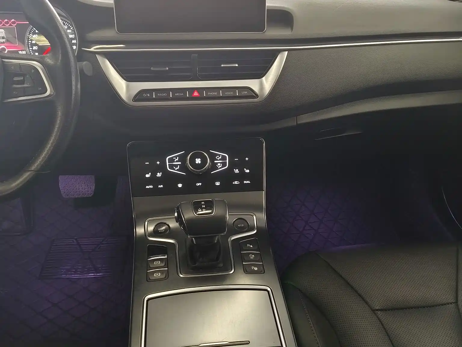 Фото 9 - Hongqi H5