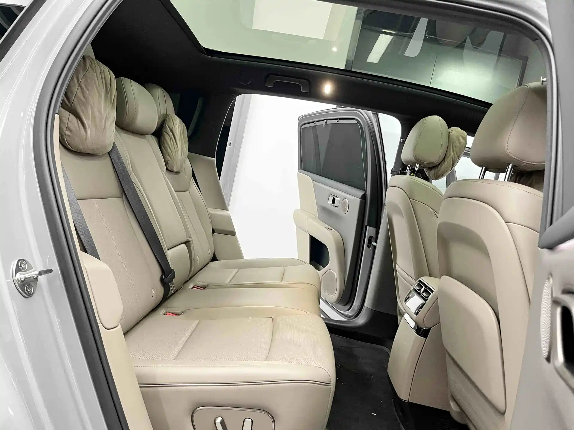 Фото 6 - Li Auto i6