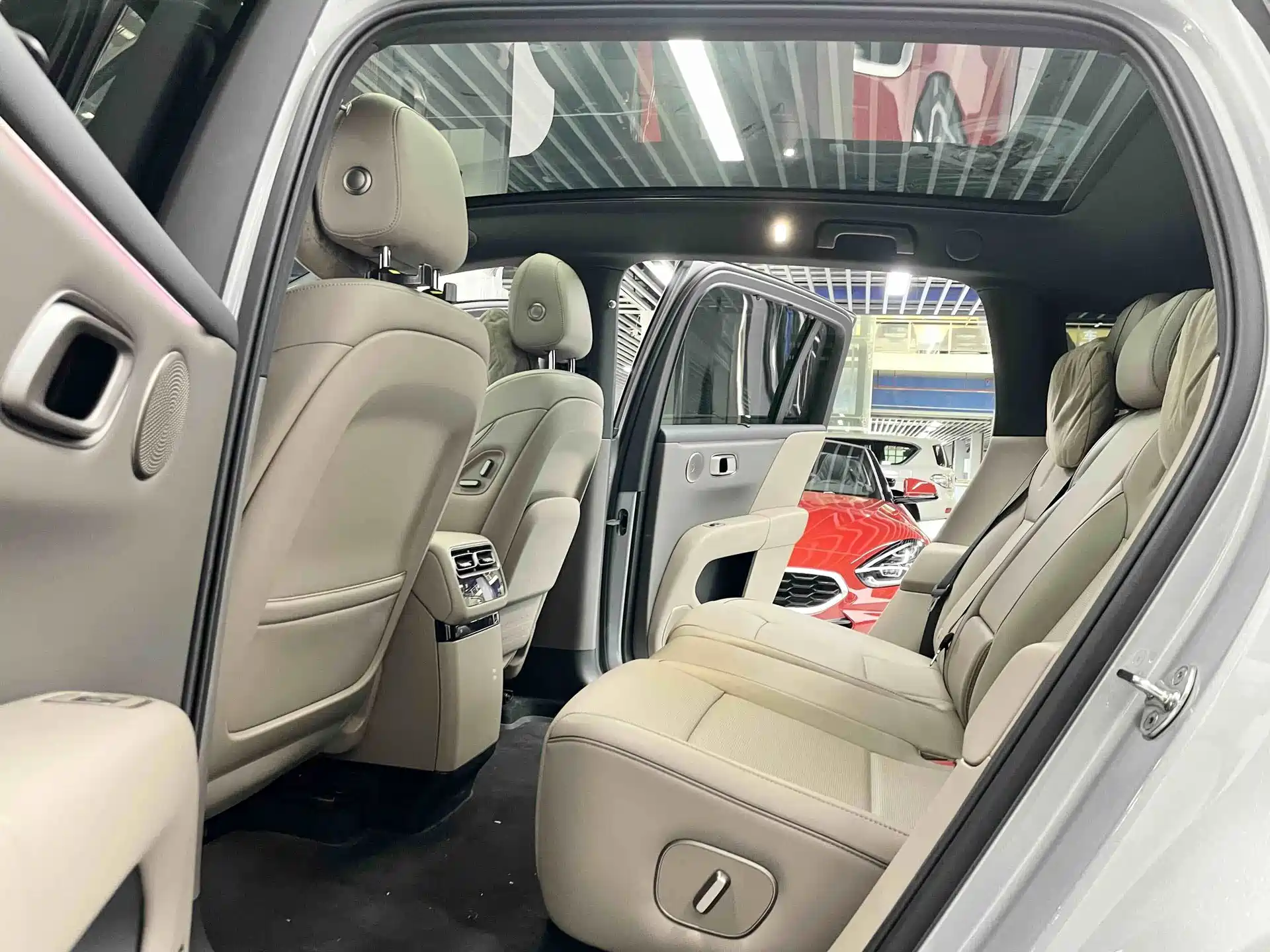 Фото 8 - Li Auto i6