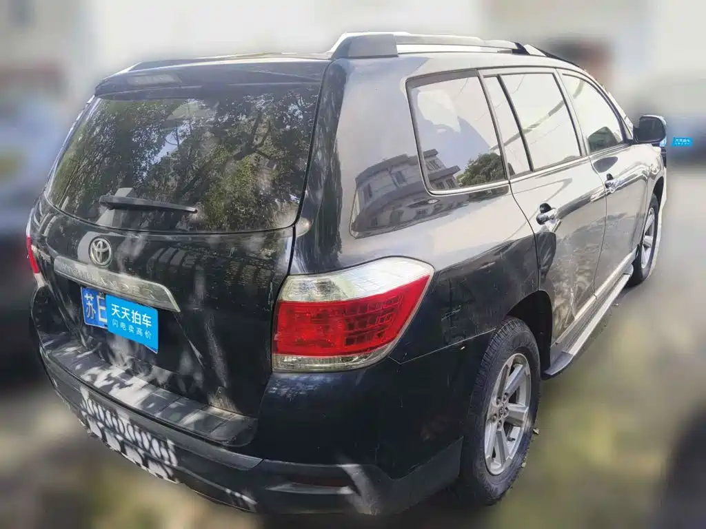 Photo 2 - Toyota Highlander