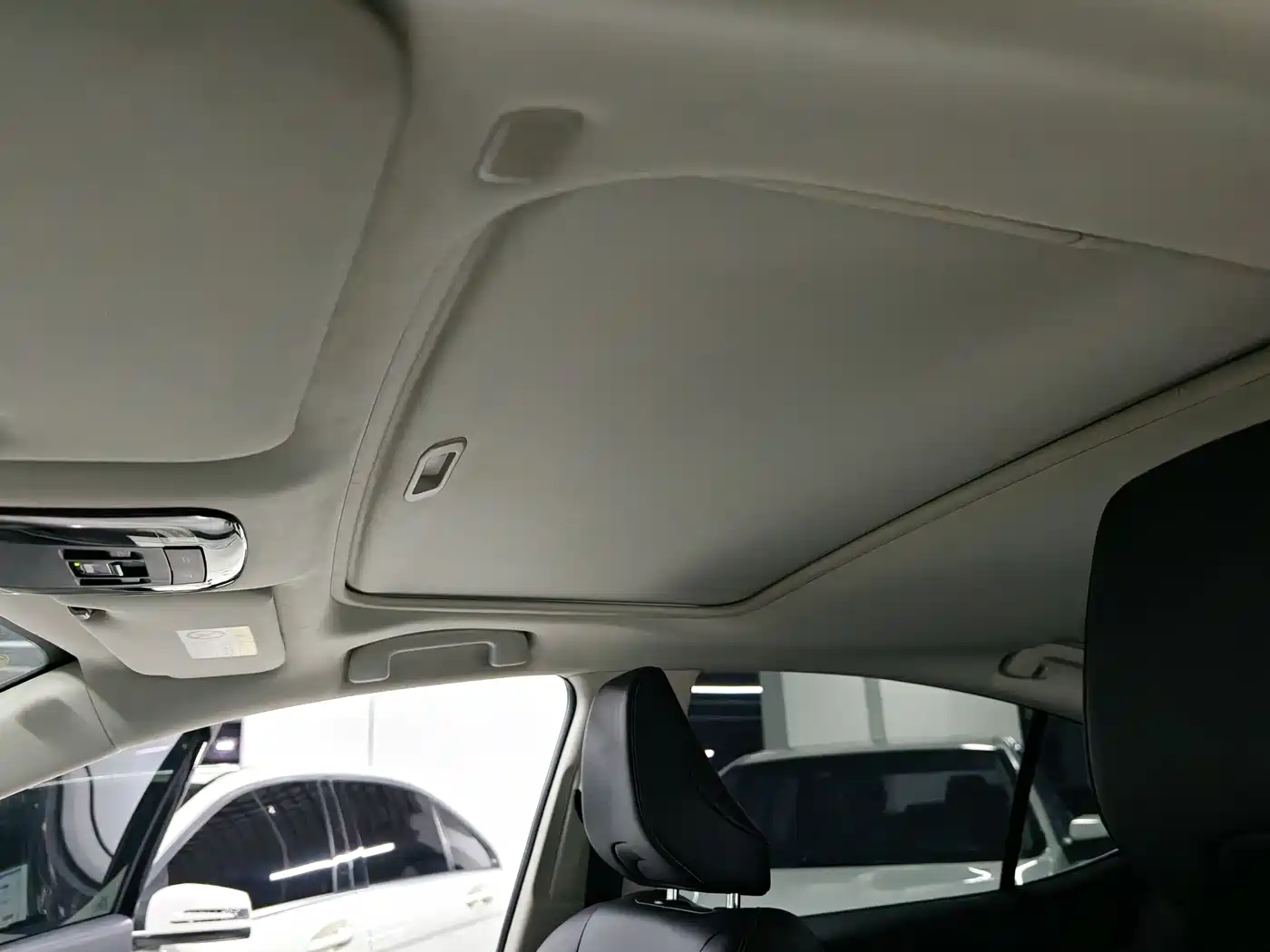 Toyota Camry 2024 Hybrid 2.0HE Elite Edition фото 13