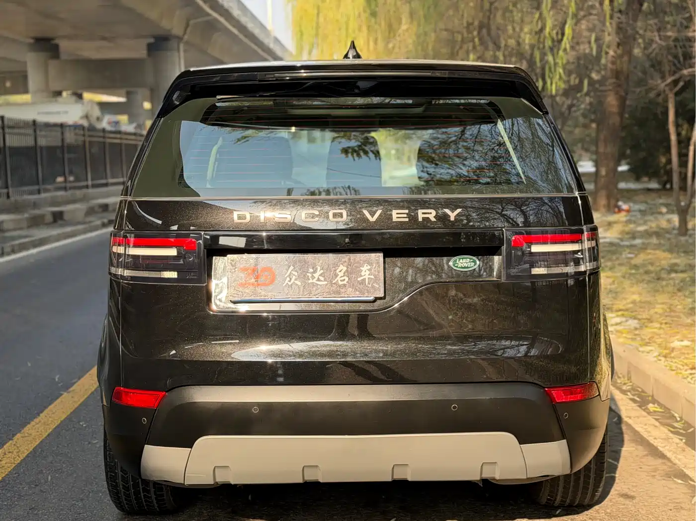 Land Rover Discovery 2017 3.0 SC V6 SE фото 15